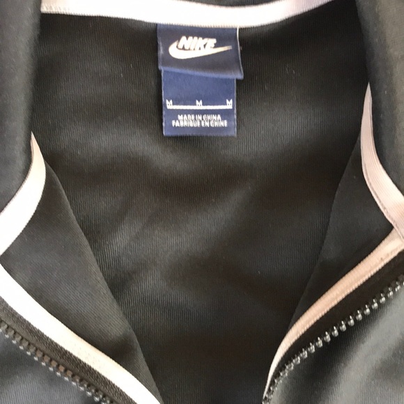 Nike swoosh jacket black size medium - Picture 3 of 4